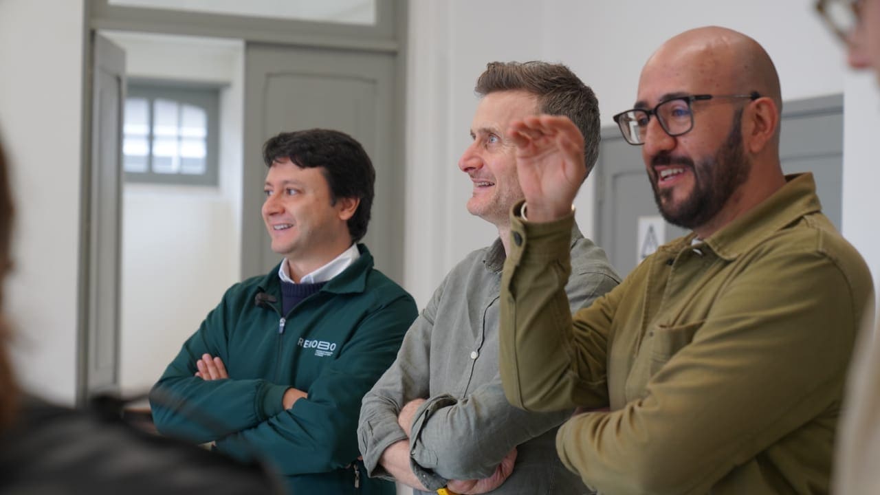 El embajador del Reino Unido recorrió los proyectos estratégicos de RenoBo en el centro de Bogotá