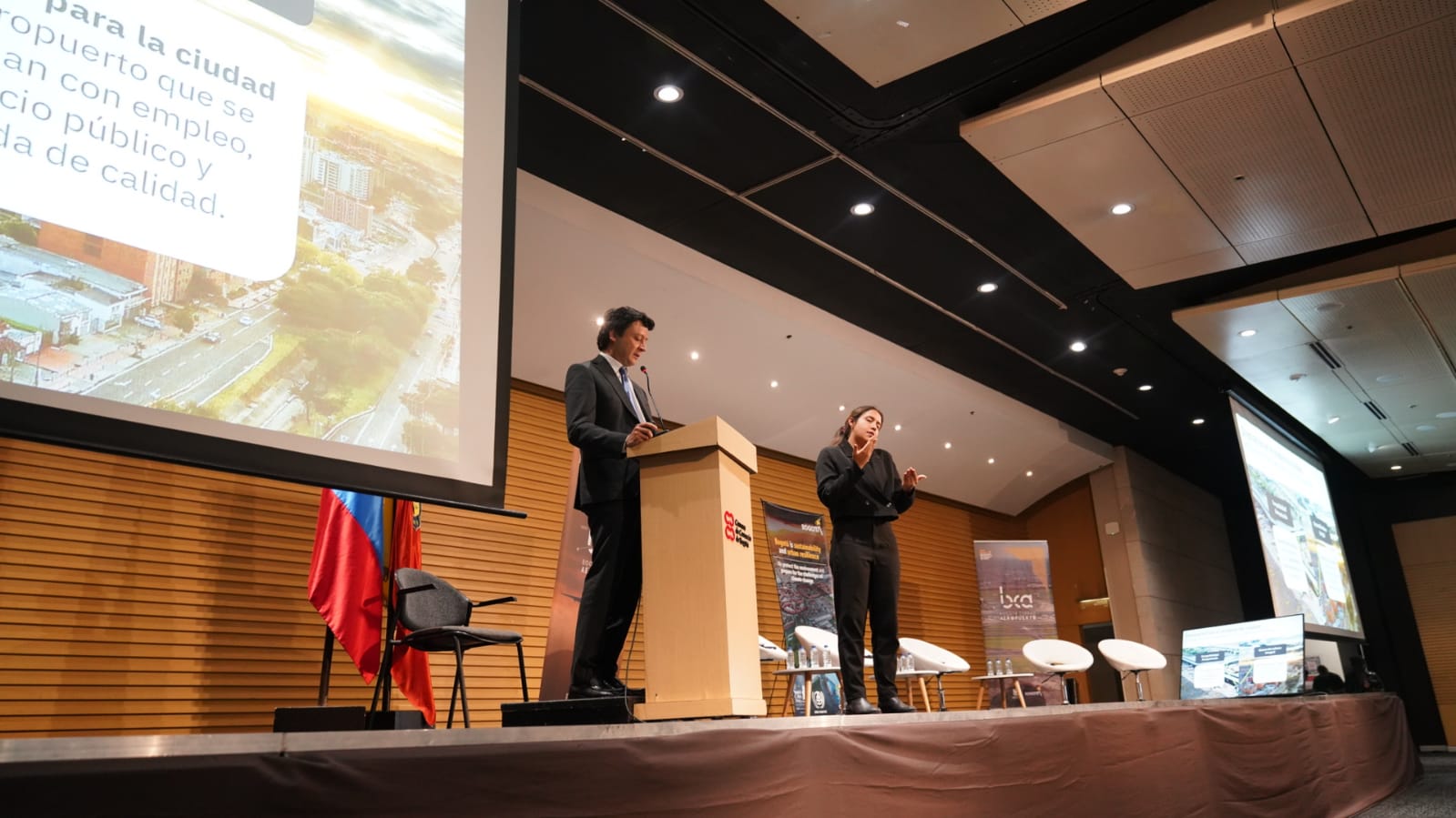 Expertos analizaron la importancia de la conexión de Bogotá con el mundo