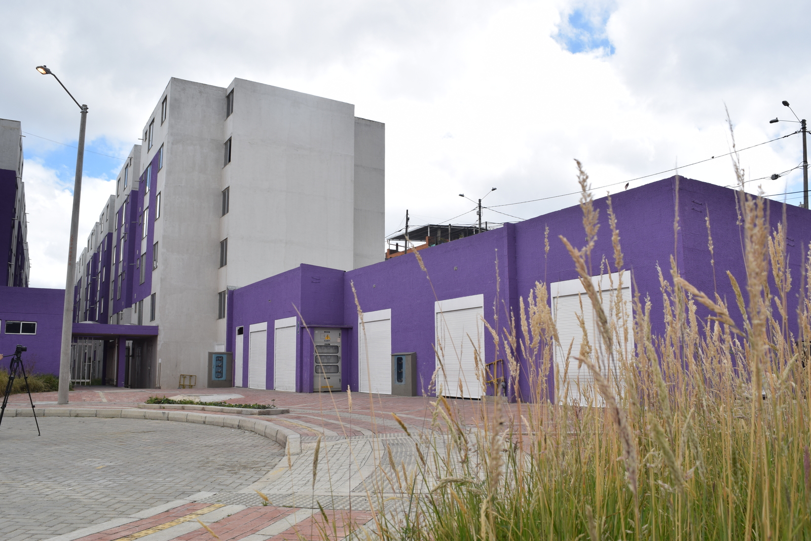 RenoBo abre subasta para la venta de locales comerciales en el proyecto de vivienda La Colmena, en San Cristóbal