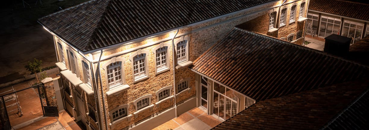 edificio de mantenimiento complejo hospitalario san juan de Dios